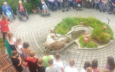 Musikalischer Besuch von Grundschülern