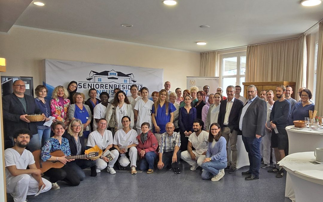 Gruppenbild der Teilnehmer der Dank-Aktion zum Internationalen Tag der Pflege