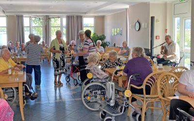 Alleinunterhalter begeistert Senioren – und das jeden dritten Sonntag